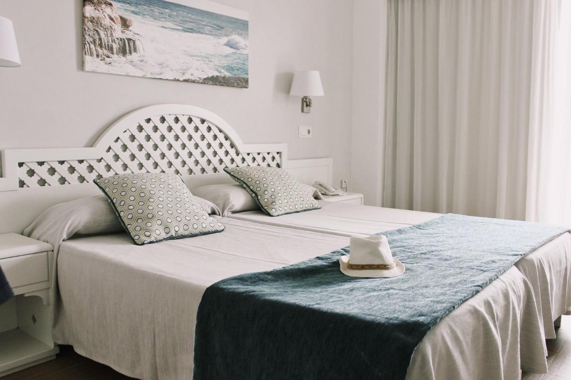 Hotel Pinos Playa Santanyi Ngoại thất bức ảnh